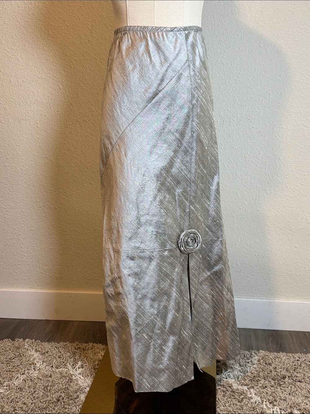 NWT Lee Andersen Vamp Skirt in Platinum with Decorative Rosette size XL